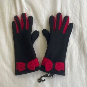 Bow Detailed Gloves in Black and Red